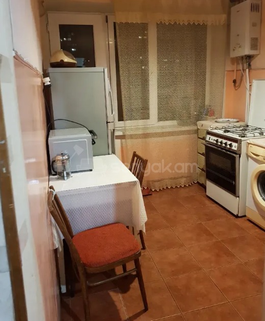 1 Սենյականոց Բնակարան Քարե Շենքում, 40քմ, 5/5 հարկ, Պետական Վիճակում