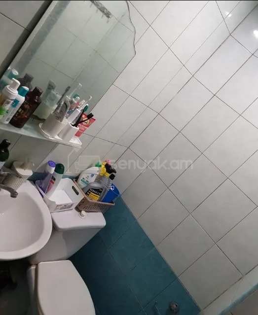 1 Սենյականոց Բնակարան Քարե Շենքում, 40քմ, 5/5 հարկ, Պետական Վիճակում