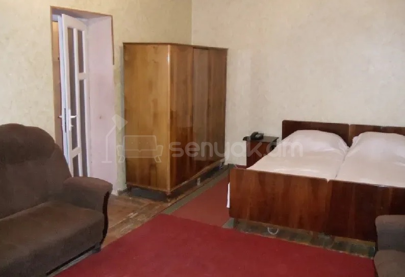 1 Սենյականոց Բնակարան Քարե Շենքում, 40քմ, 5/5 հարկ, Պետական Վիճակում