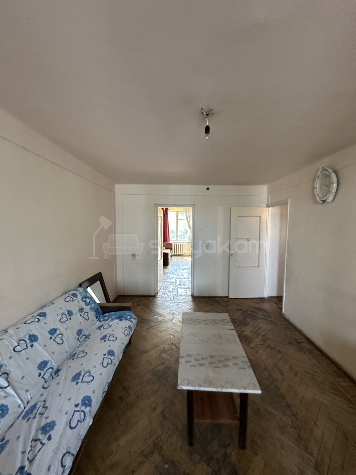 3 Սենյականոց Բնակարան Քարե Շենքում, 75քմ, 3/4 հարկ, Նորմալ Վիճակում, Մասամբ Կահավորված