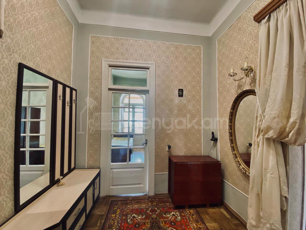 3 Սենյականոց Բնակարան Քարե Շենքում, 92քմ, 5/5 հարկ, Նորմալ Վիճակում, Կահավորված