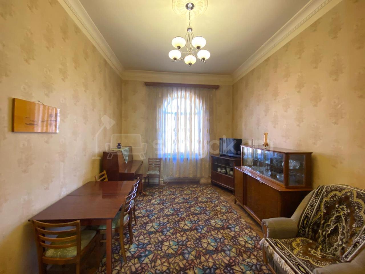 3 Սենյականոց Բնակարան Քարե Շենքում, 92քմ, 5/5 հարկ, Նորմալ Վիճակում, Կահավորված