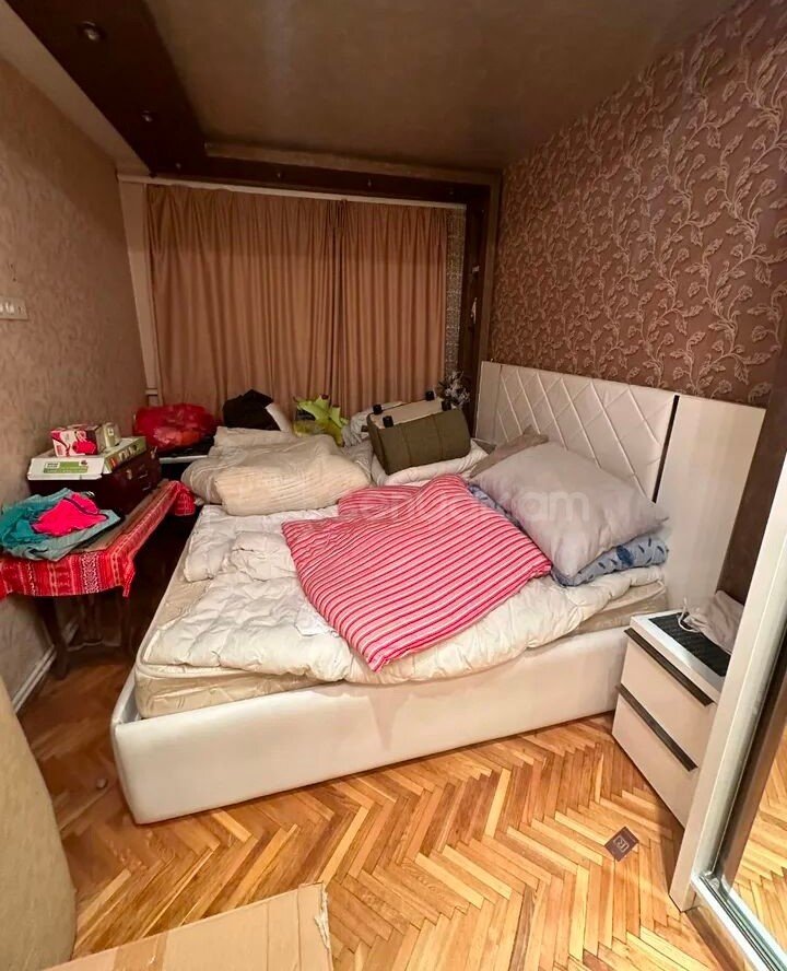 3 Սենյականոց Բնակարան Քարե Շենքում, 101քմ, 4/5 հարկ, Նորմալ Վիճակում