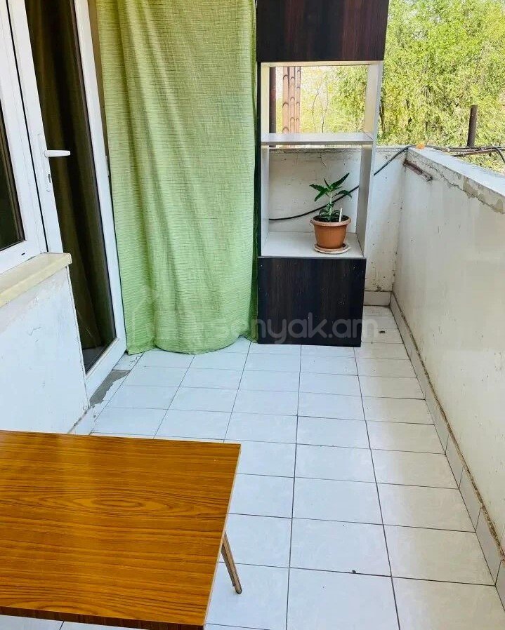 3 Սենյականոց Բնակարան Քարե Շենքում, 101քմ, 4/5 հարկ, Նորմալ Վիճակում
