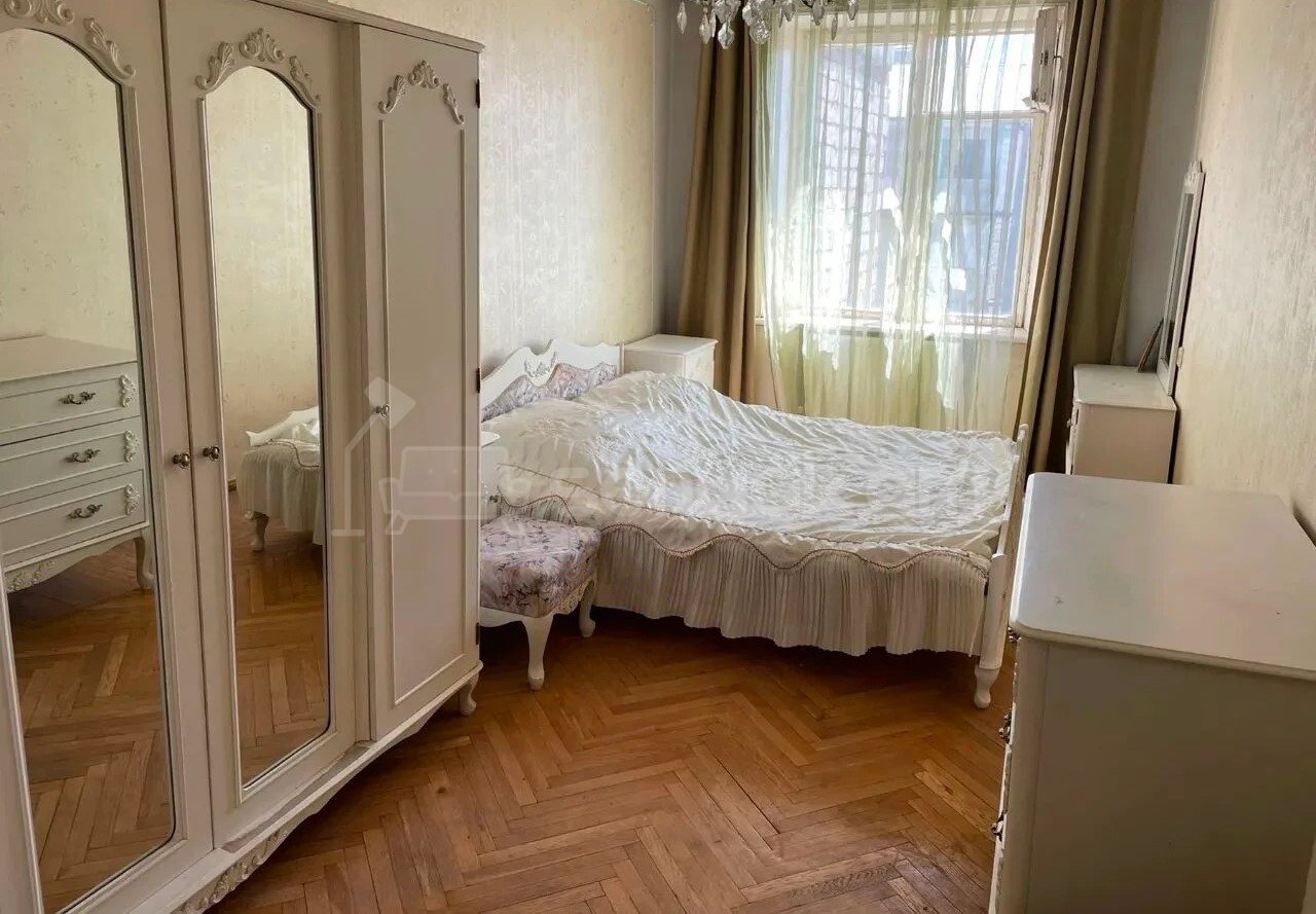 3 Սենյականոց Բնակարան Քարե Շենքում, 101քմ, 4/5 հարկ, Նորմալ Վիճակում