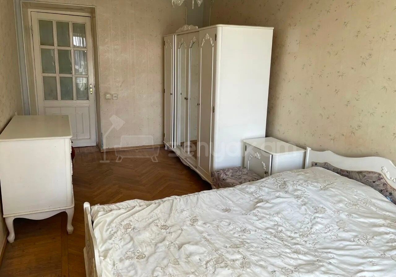 3 Սենյականոց Բնակարան Քարե Շենքում, 101քմ, 4/5 հարկ, Նորմալ Վիճակում