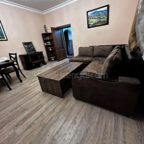 2 Սենյականոց Բնակարան Քարե Շենքում, 60քմ, 1/5 հարկ, Կոսմետիկ Վերանորոգված, Կահավորված, Արևկող