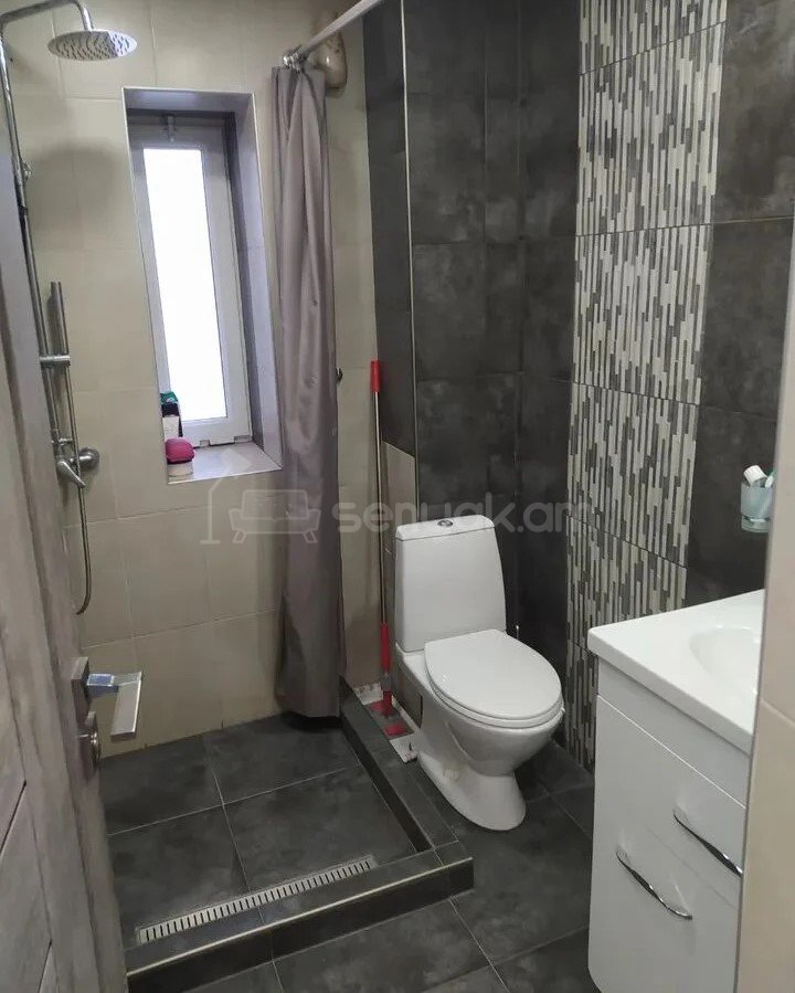2 Սենյականոց Բնակարան Քարե Շենքում, 45քմ, 3/5 հարկ, Կապիտալ Վերանորոգված