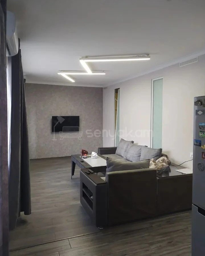 2 Սենյականոց Բնակարան Քարե Շենքում, 45քմ, 3/5 հարկ, Կապիտալ Վերանորոգված