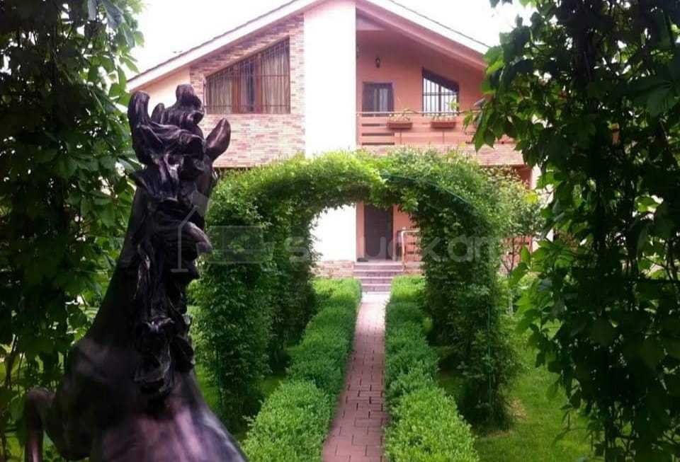 1 Սենյականոց Շքեղ Առանձնատուն, 200քմ, Լողավազանով