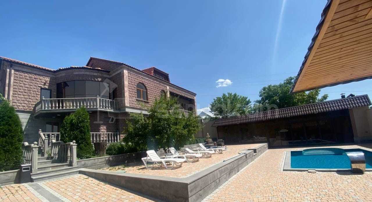 1 Սենյականոց Շքեղ Առանձնատուն, 200քմ, Լողավազանով