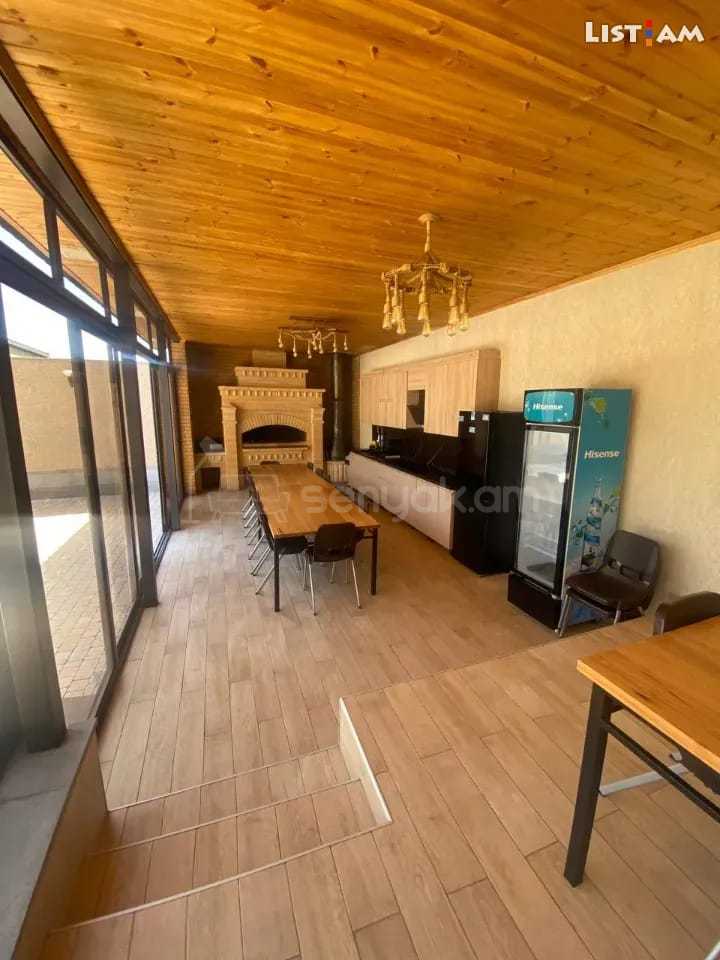 1 Սենյականոց Շքեղ Առանձնատուն, 200քմ, Լողավազանով