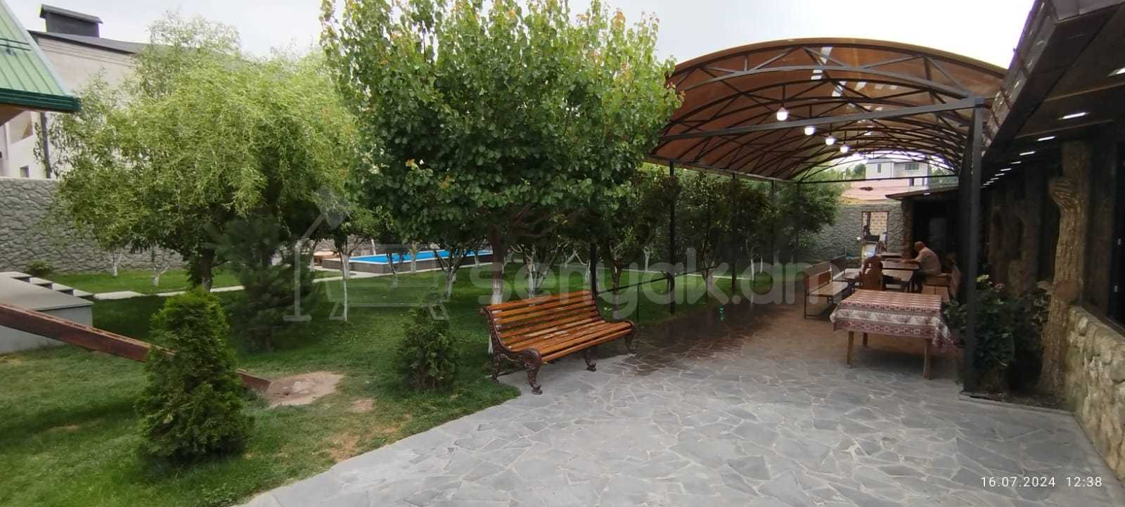 1 Սենյականոց Ամառանոց, 200քմ, Լողավազանով