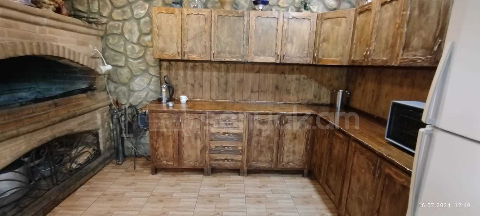 1 Սենյականոց Ամառանոց, 200քմ, Լողավազանով