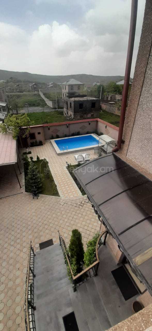4 Սենյականոց Շքեղ Առանձնատուն, 200քմ, Լողավազանով