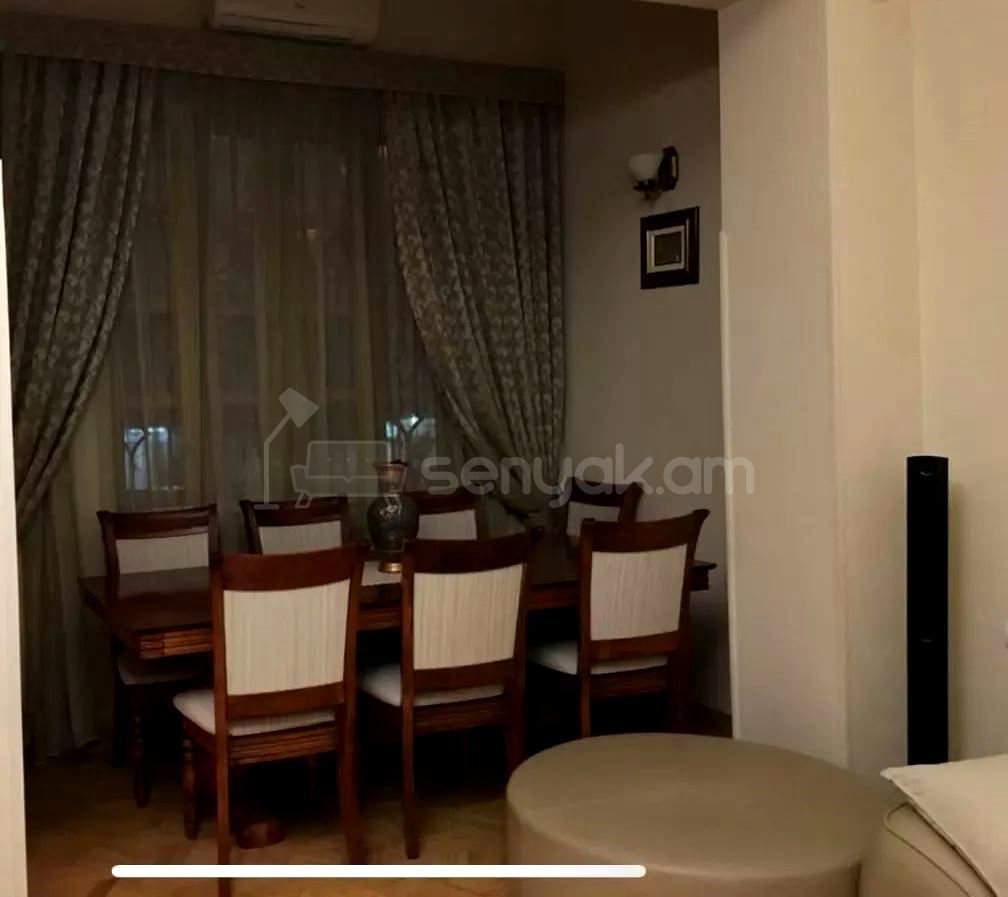 3 Սենյականոց Բնակարան Քարե Շենքում, 84քմ, 1/4 հարկ, Կապիտալ Վերանորոգված