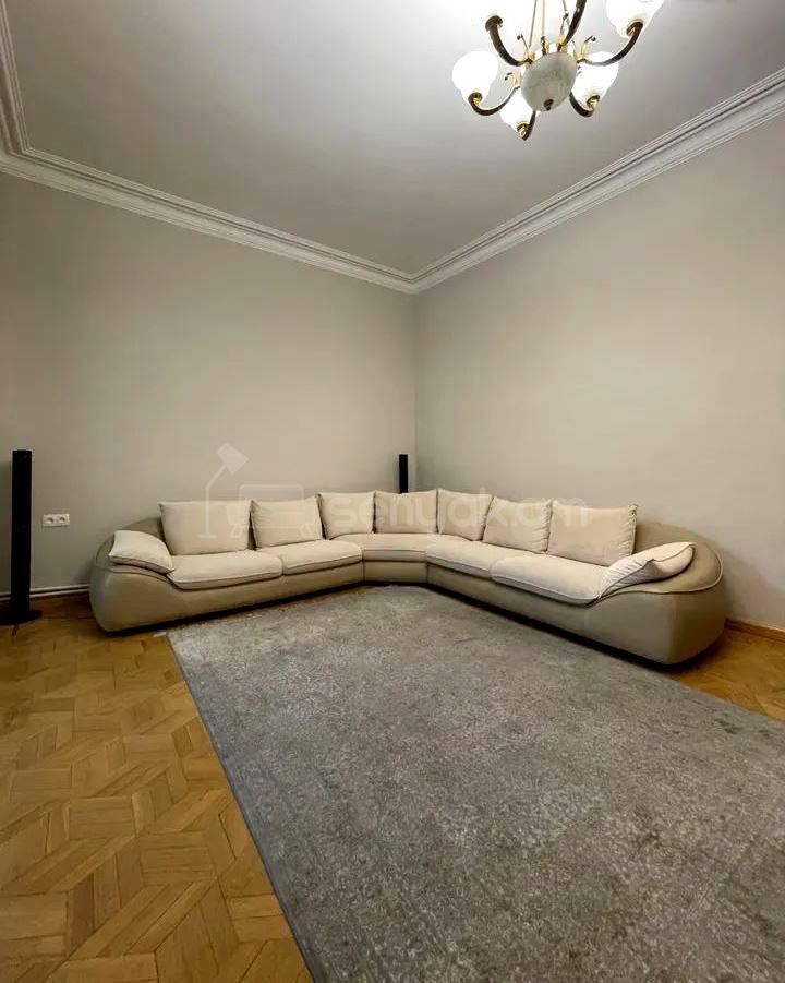 3 Սենյականոց Բնակարան Քարե Շենքում, 84քմ, 1/4 հարկ, Կապիտալ Վերանորոգված