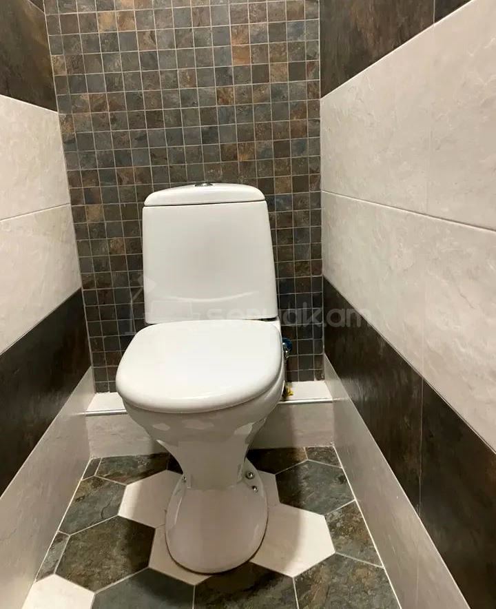3 Սենյականոց Բնակարան Քարե Շենքում, 84քմ, 1/4 հարկ, Կապիտալ Վերանորոգված
