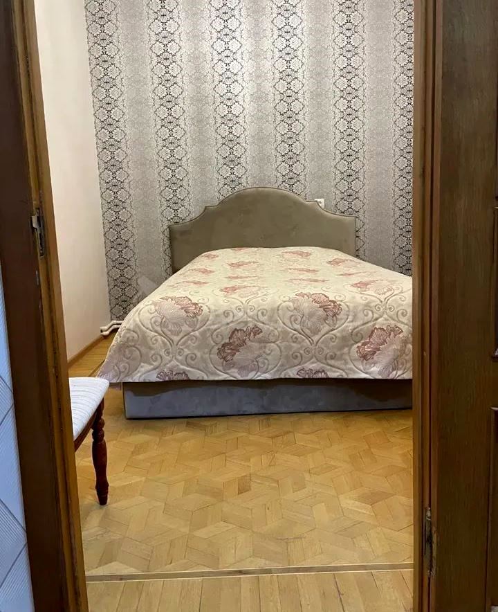 3 Սենյականոց Բնակարան Քարե Շենքում, 84քմ, 1/4 հարկ, Կապիտալ Վերանորոգված