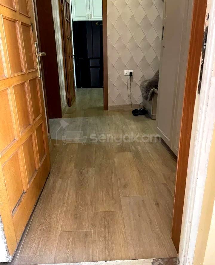 3 Սենյականոց Բնակարան Քարե Շենքում, 84քմ, 1/4 հարկ, Կապիտալ Վերանորոգված