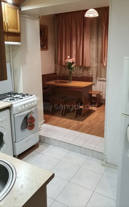 1 Սենյականոց Բնակարան Քարե Շենքում, 45քմ, 2/4 հարկ, Նորմալ Վիճակում, Կահավորված, Արևկող