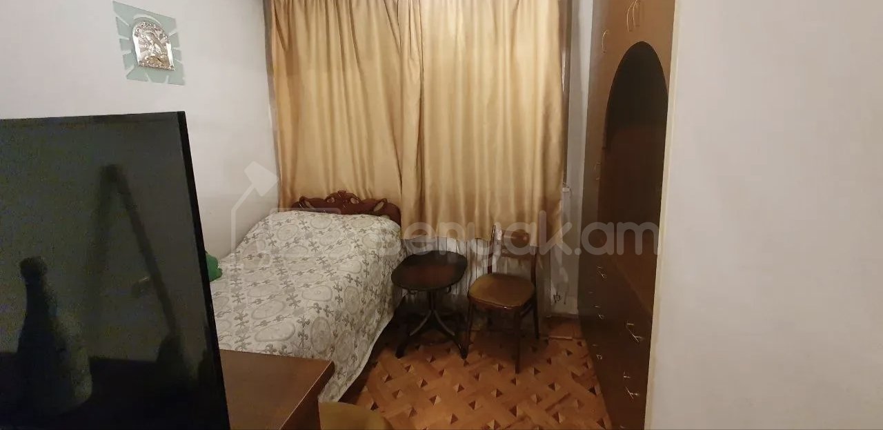 1 Սենյականոց Բնակարան Քարե Շենքում, 45քմ, 2/4 հարկ, Նորմալ Վիճակում, Կահավորված, Արևկող
