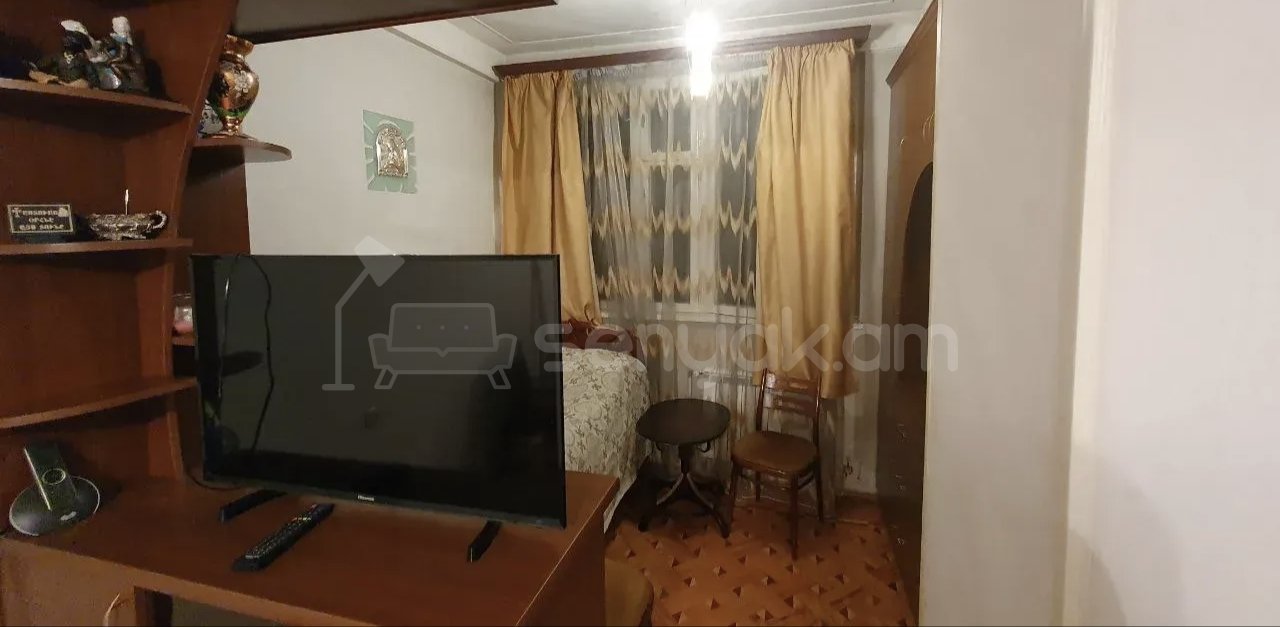 1 Սենյականոց Բնակարան Քարե Շենքում, 45քմ, 2/4 հարկ, Նորմալ Վիճակում, Կահավորված, Արևկող