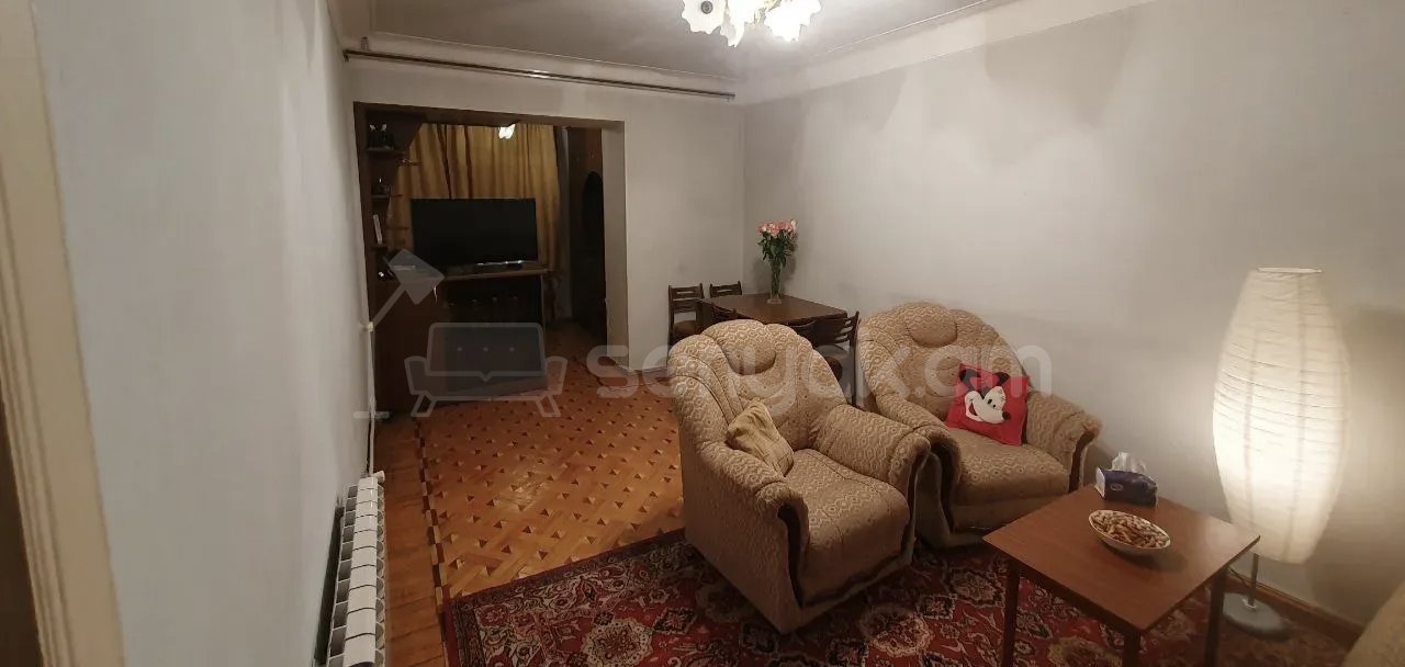 1 Սենյականոց Բնակարան Քարե Շենքում, 45քմ, 2/4 հարկ, Նորմալ Վիճակում, Կահավորված, Արևկող