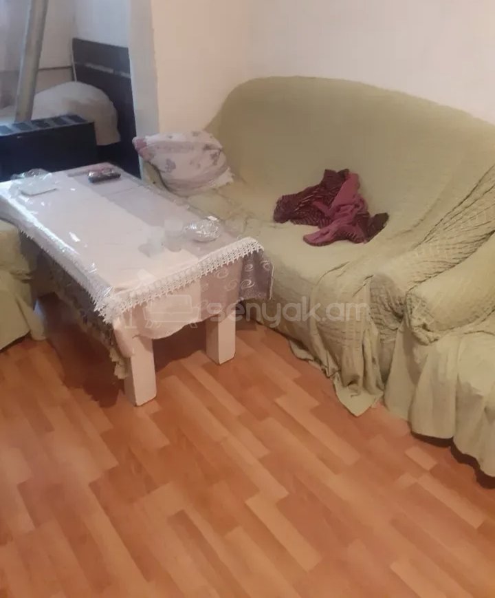 1 Սենյականոց Բնակարան Քարե Շենքում, 40քմ, 1/5 հարկ, Պետական Վիճակում, Կահավորված