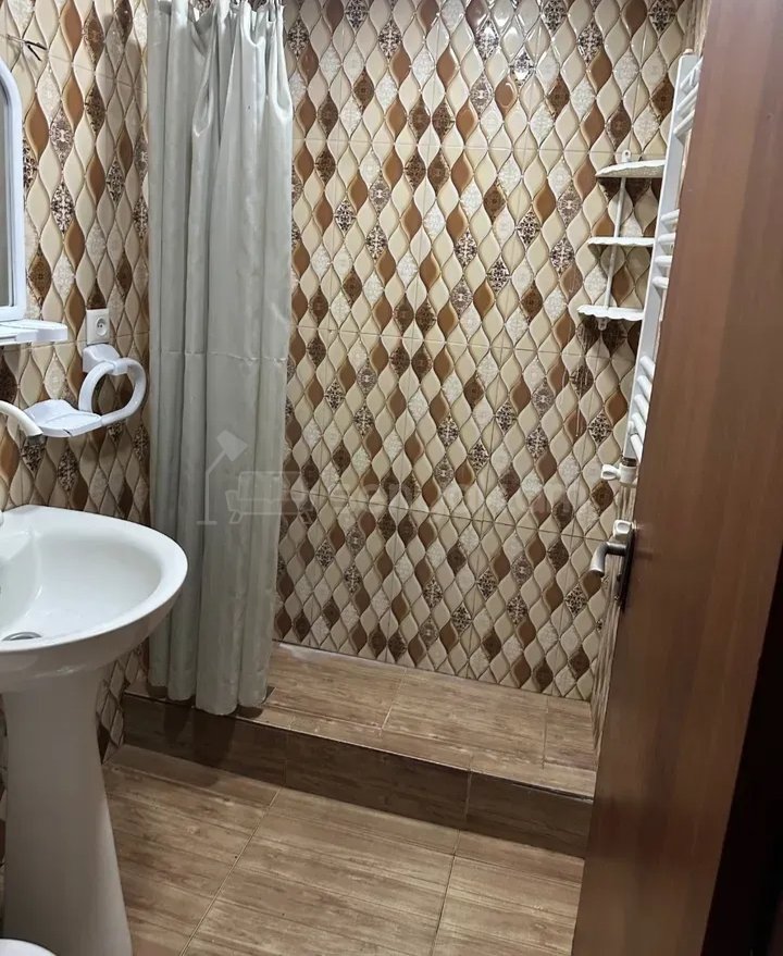 2 Սենյականոց Բնակարան Քարե Շենքում, 72քմ, 1/1 հարկ, Կապիտալ Վերանորոգված, Կահավորված, Արևկող