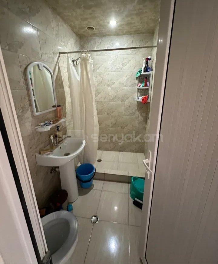 2 Սենյականոց Բնակարան Քարե Շենքում, 52քմ, 2/2 հարկ, Կապիտալ Վերանորոգված, Կահավորված