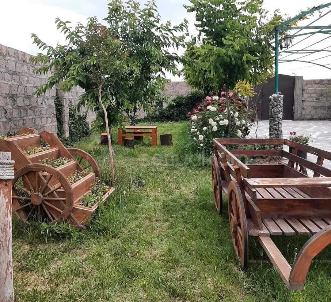 1 Սենյականոց Ամառանոց, 100քմ, Լողավազանով