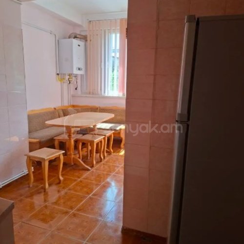 2 Սենյականոց Բնակարան Քարե Շենքում, 60քմ, 2/5 հարկ, Կոսմետիկ Վերանորոգված, Կահավորված, Արևկող