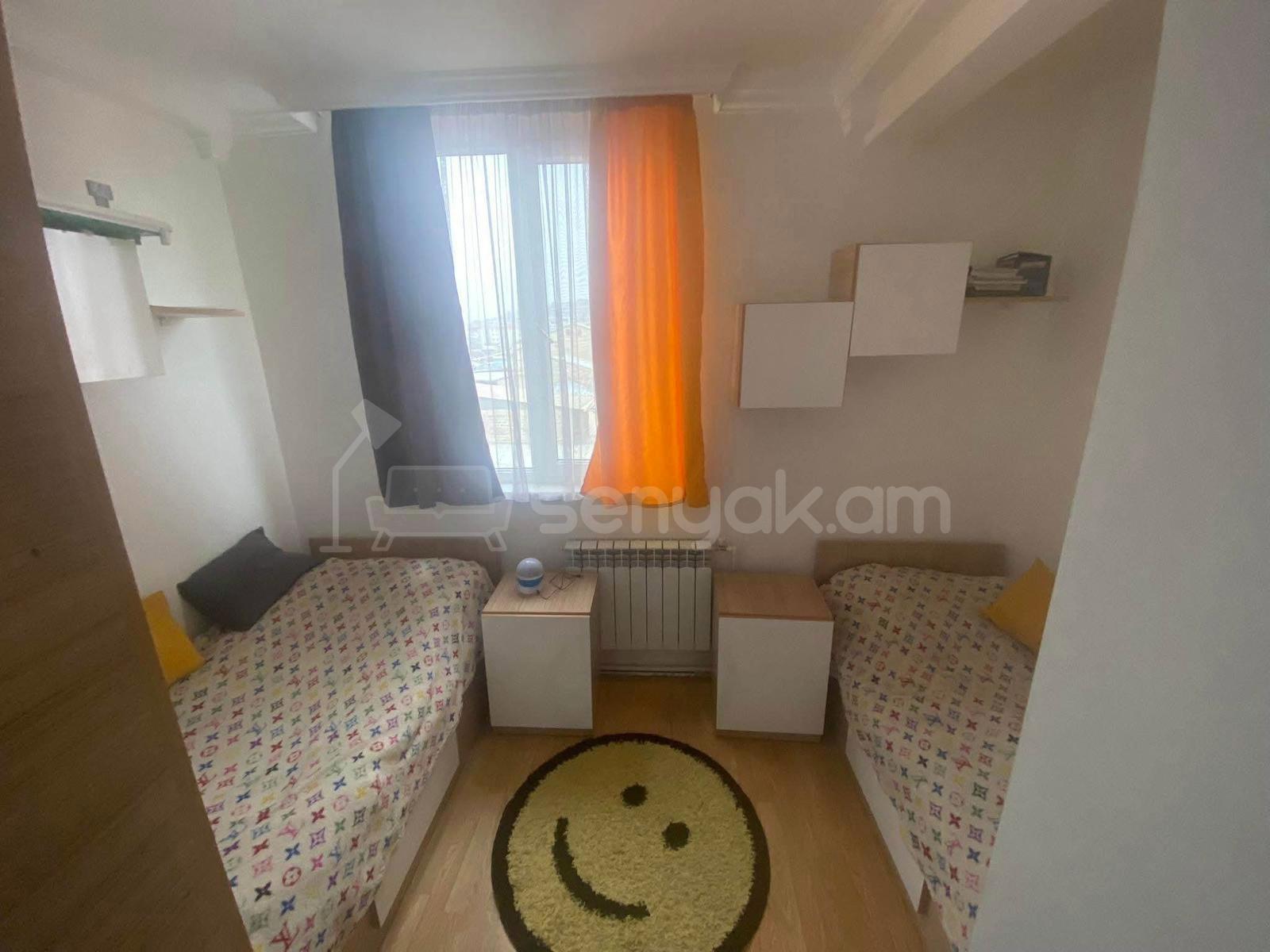 3 Սենյականոց Բնակարան Քարե Շենքում, 60քմ, 4/5 հարկ, Դիզայներական Վերանորոգված, Կահավորված