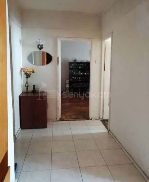 3 Սենյականոց Բնակարան, 81քմ, 1/9 հարկ, Նորմալ Վիճակում