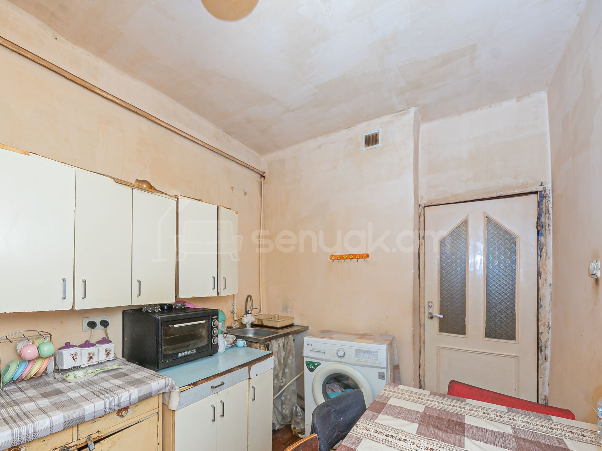 3 Սենյականոց Բնակարան, 74քմ, 1/9 հարկ, Պետական Վիճակում