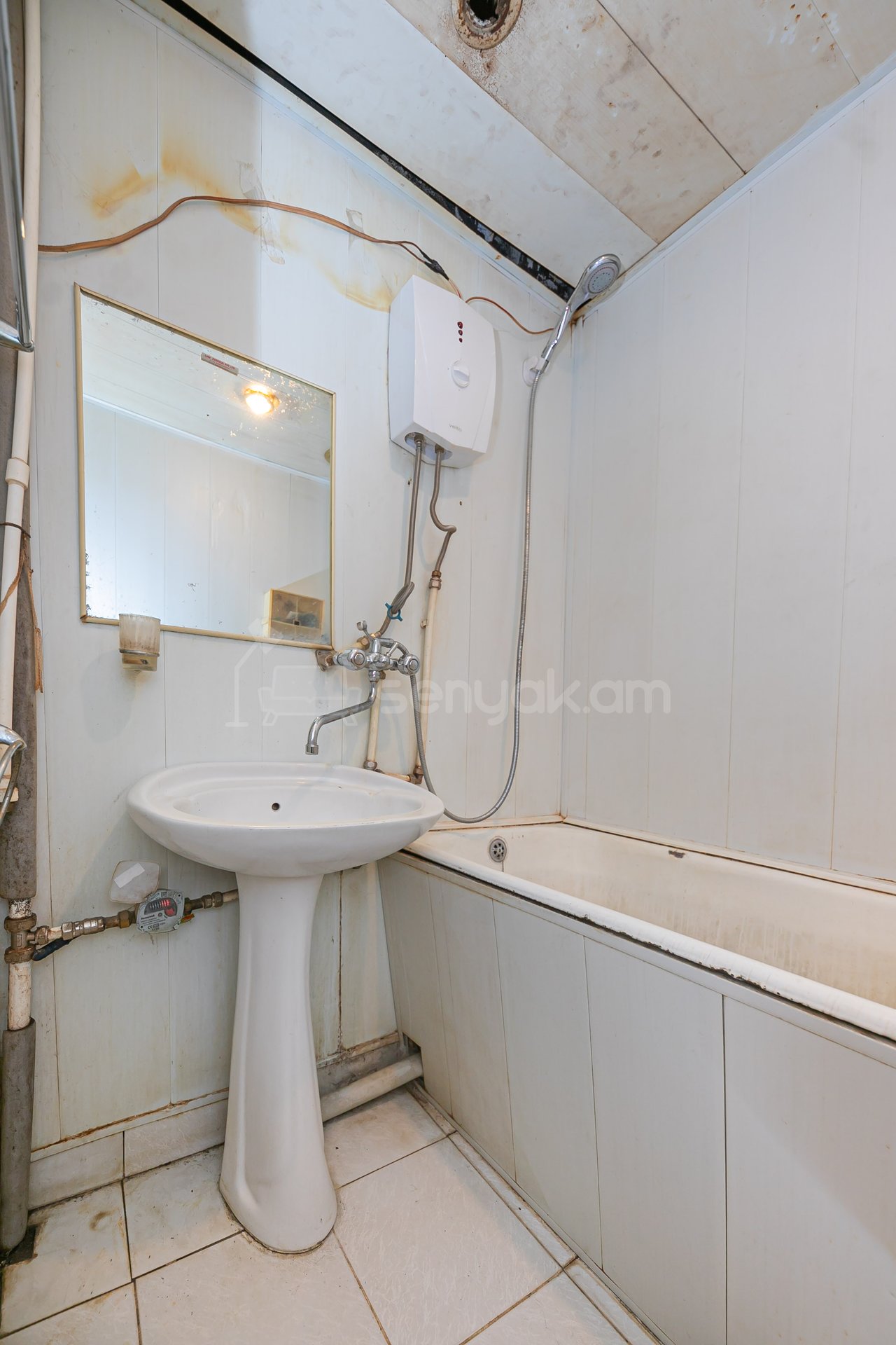 3 Սենյականոց Բնակարան, 74քմ, 1/9 հարկ, Պետական Վիճակում