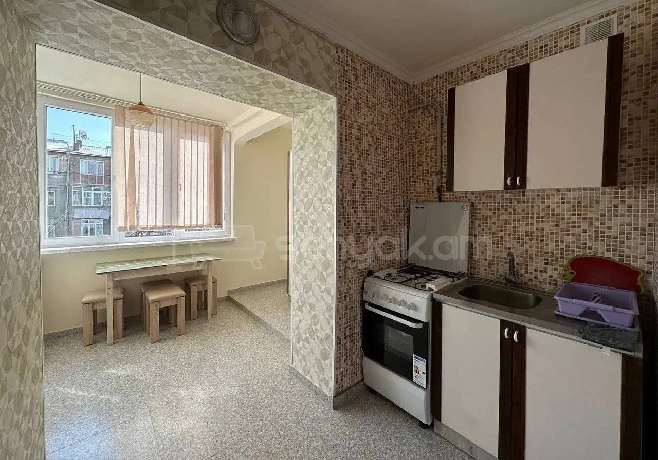 2 Սենյականոց Բնակարան Քարե Շենքում, 57քմ, 4/5 հարկ, Կապիտալ Վերանորոգված