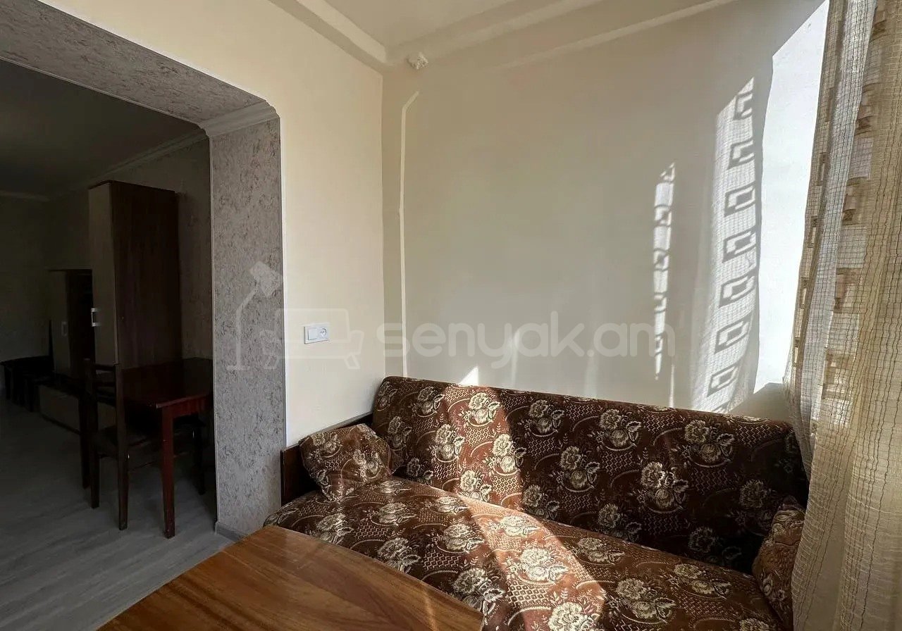 2 Սենյականոց Բնակարան Քարե Շենքում, 57քմ, 4/5 հարկ, Կապիտալ Վերանորոգված