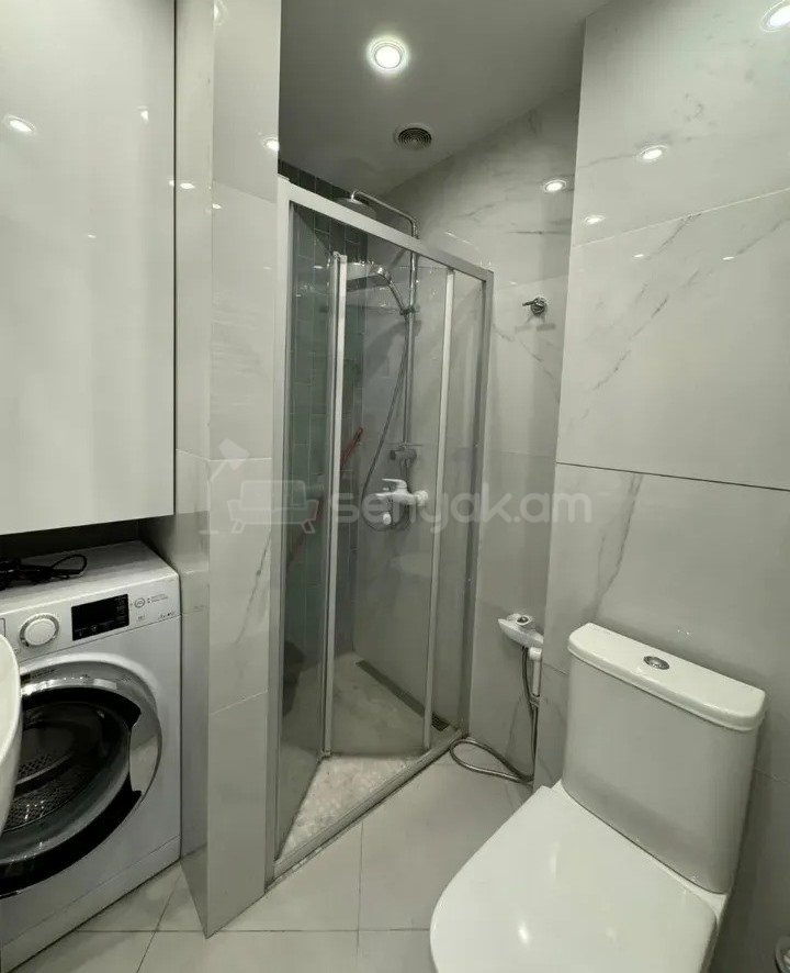 2 Սենյականոց Բնակարան Քարե Շենքում, 31քմ, 4/5 հարկ, Դիզայներական Վերանորոգված