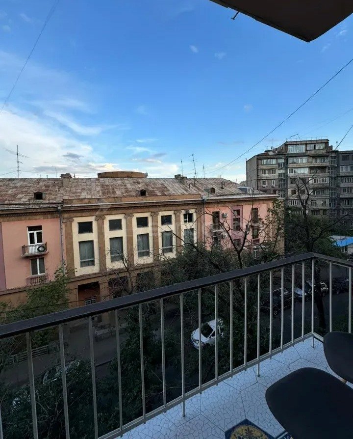 2 Սենյականոց Բնակարան Քարե Շենքում, 31քմ, 4/5 հարկ, Դիզայներական Վերանորոգված