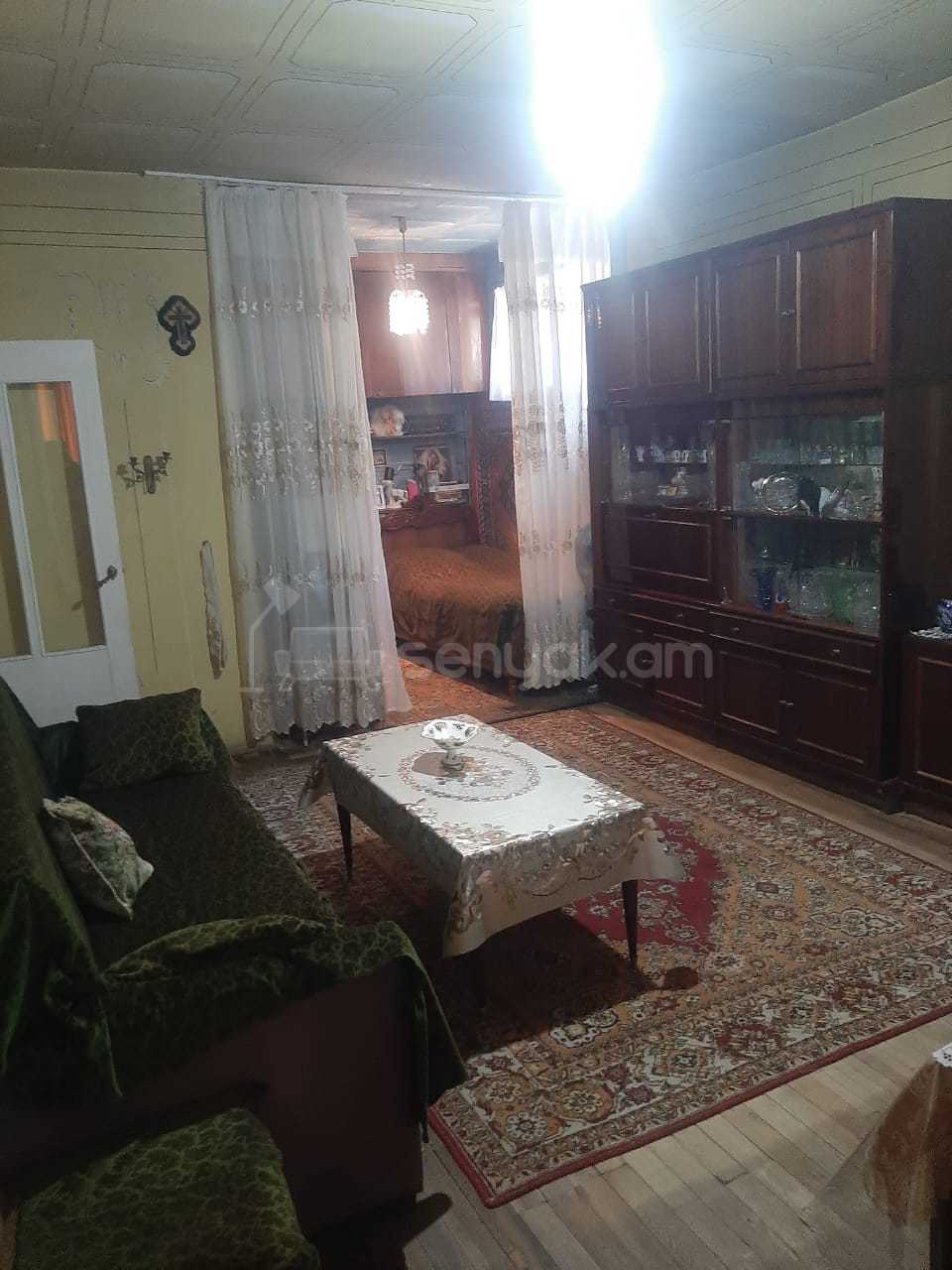 1 Սենյականոց Բնակարան Քարե Շենքում, 50քմ, 1/5 հարկ, Նորմալ Վիճակում