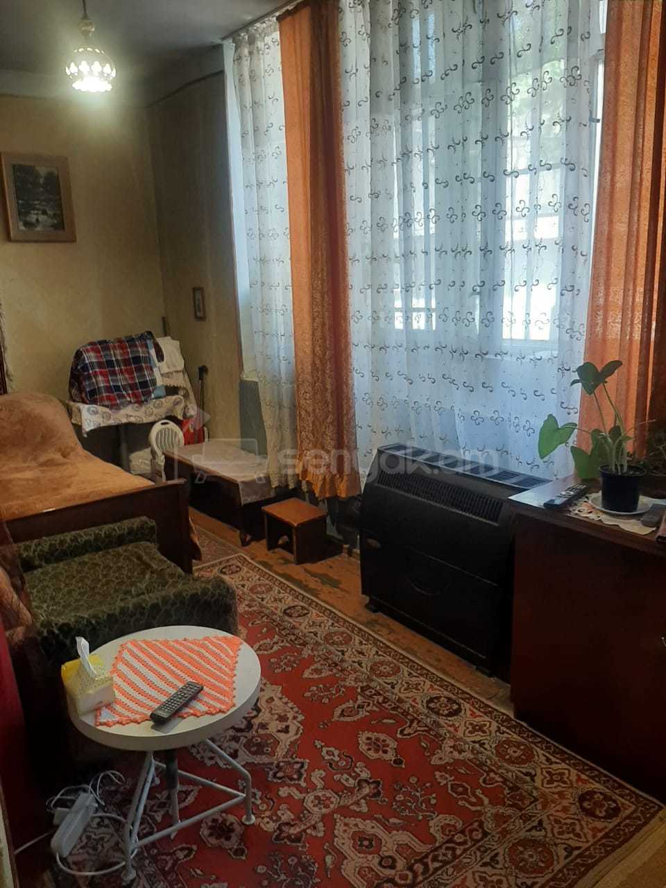 1 Սենյականոց Բնակարան Քարե Շենքում, 50քմ, 1/5 հարկ, Նորմալ Վիճակում