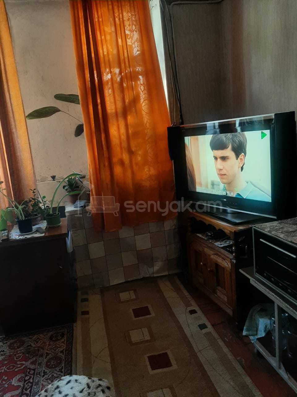 1 Սենյականոց Բնակարան Քարե Շենքում, 50քմ, 1/5 հարկ, Նորմալ Վիճակում