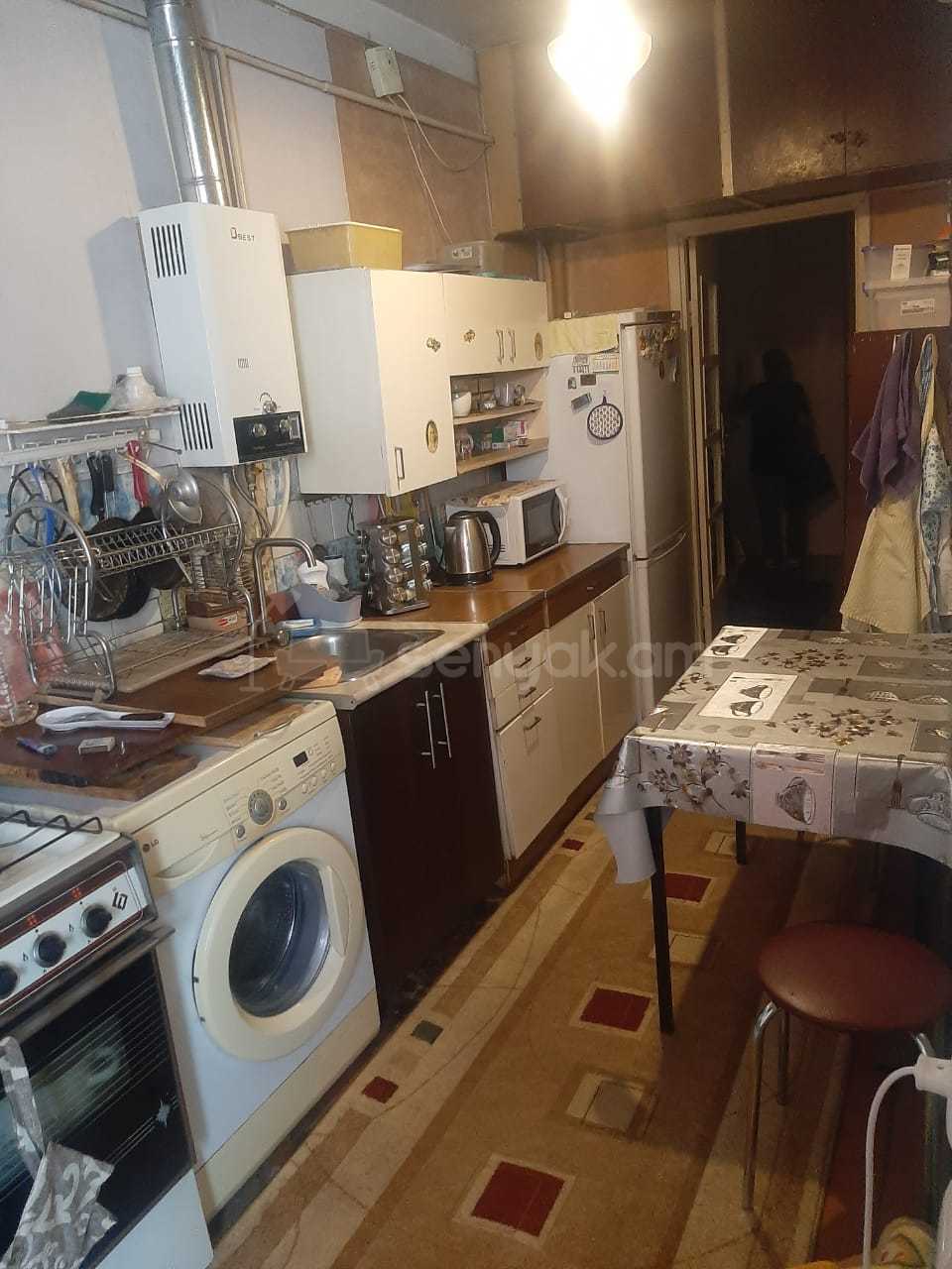 1 Սենյականոց Բնակարան Քարե Շենքում, 50քմ, 1/5 հարկ, Նորմալ Վիճակում