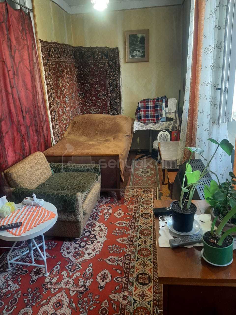 1 Սենյականոց Բնակարան Քարե Շենքում, 50քմ, 1/5 հարկ, Նորմալ Վիճակում