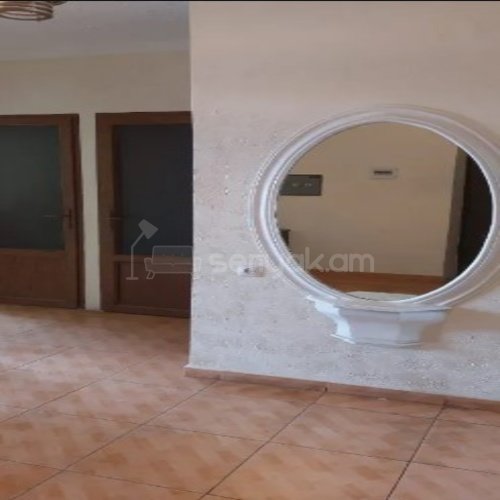 3 Սենյականոց Բնակարան Քարե Շենքում, 78քմ, 5/5 հարկ, Կոսմետիկ Վերանորոգված