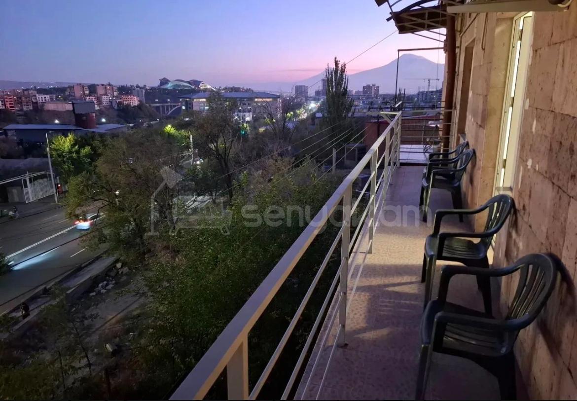 2 Սենյականոց Բնակարան Քարե Շենքում, 55քմ, 4/4 հարկ, Դիզայներական Վերանորոգված, Կահավորված