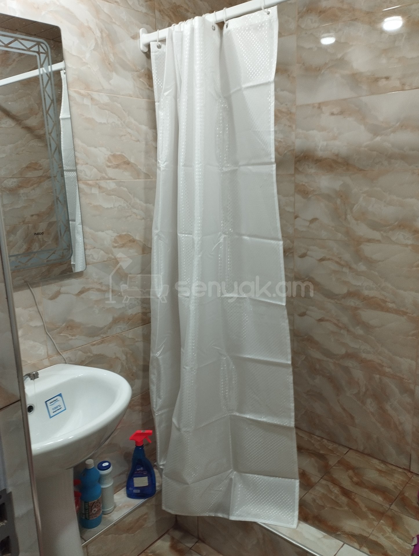 1 Սենյականոց Բնակարան Քարե Շենքում, 47քմ, 5/5 հարկ, Կապիտալ Վերանորոգված