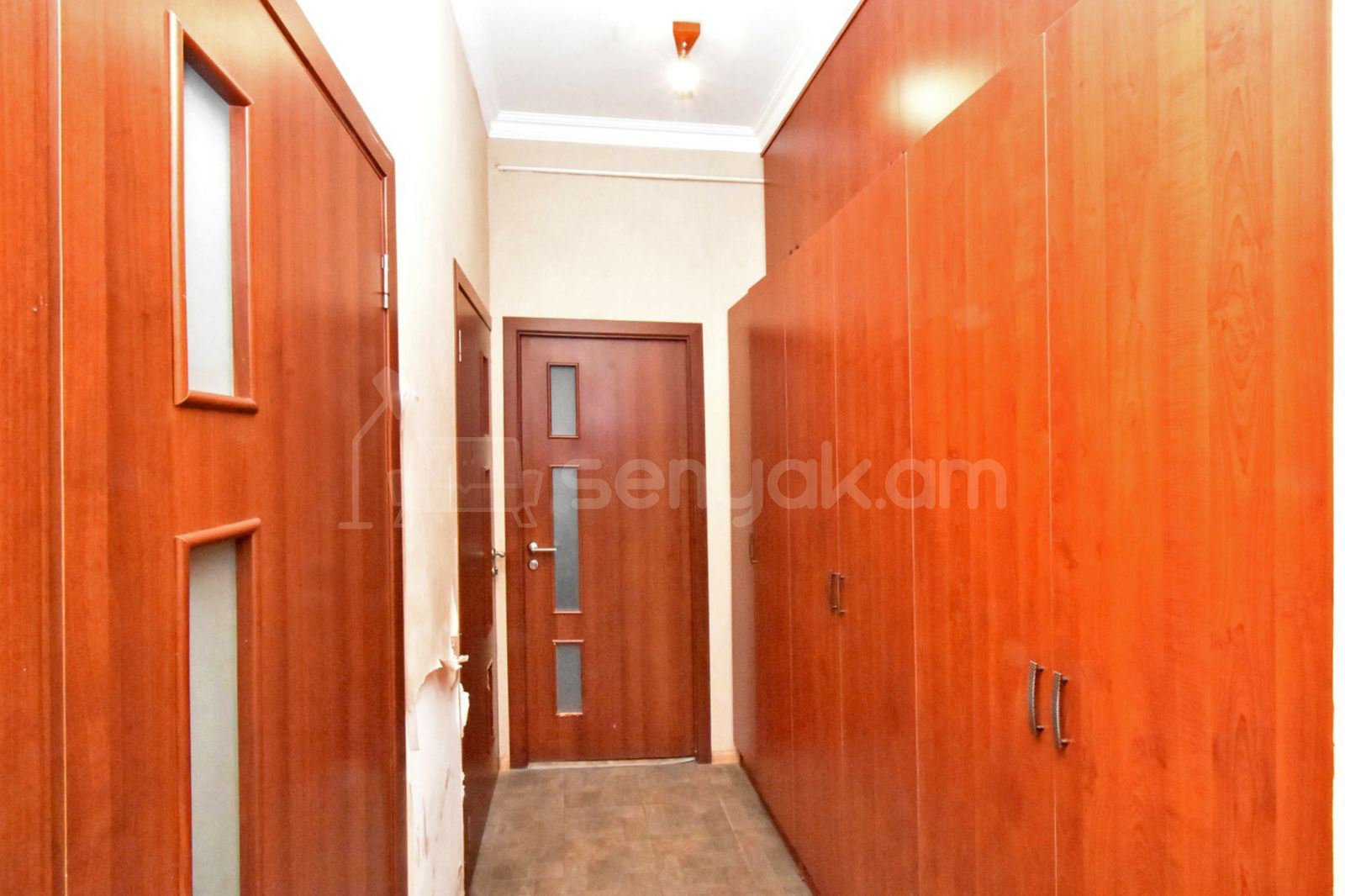 4 Սենյականոց Բնակարան Քարե Շենքում, 100քմ, 3/5 հարկ, Կապիտալ Վերանորոգված